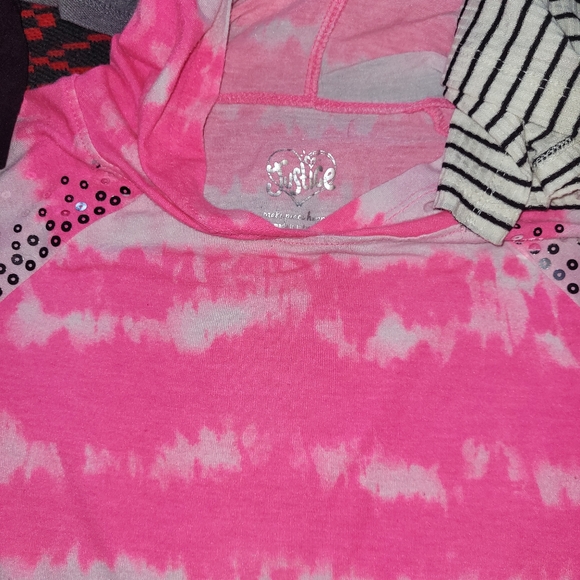 Girls 7-8 bundle deal tops - Picture 3 of 7